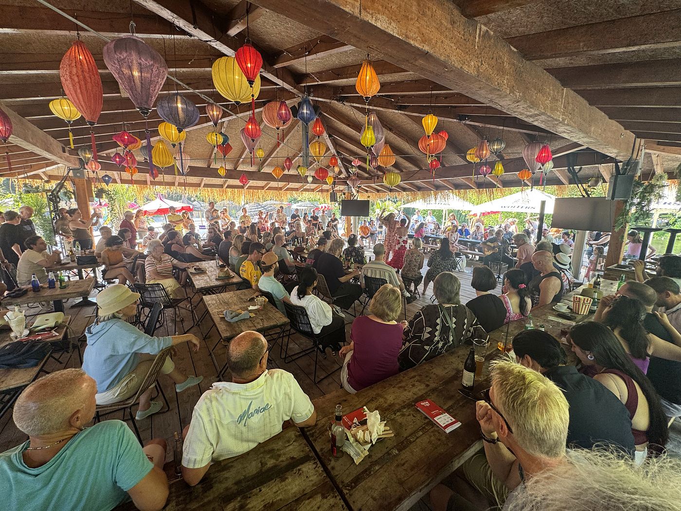 Volle B&auml;nke beim Spanischen Fest in Braunschweig
