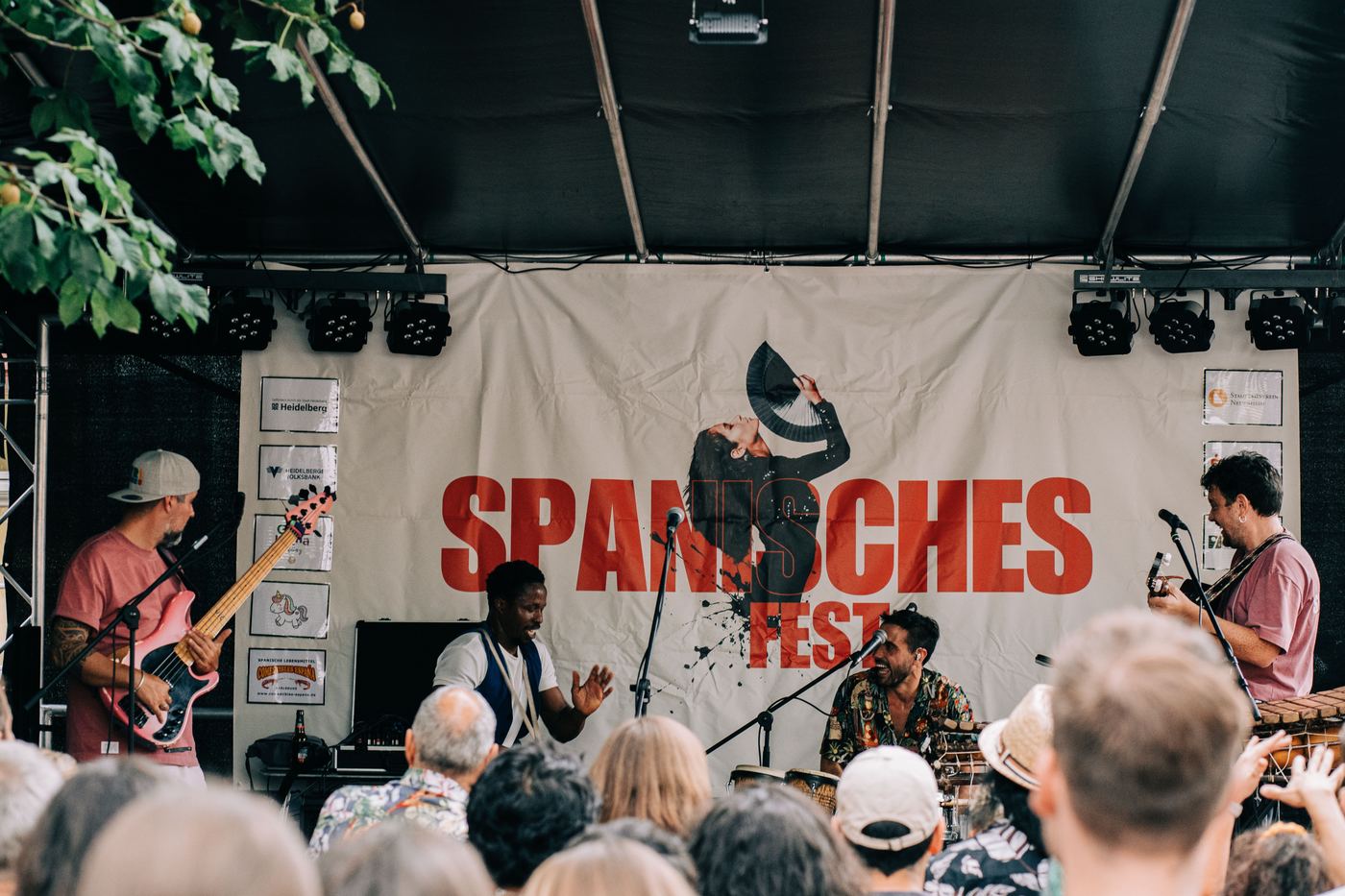 Bühne und Publikum beim Spanischen Fest Heidelberg