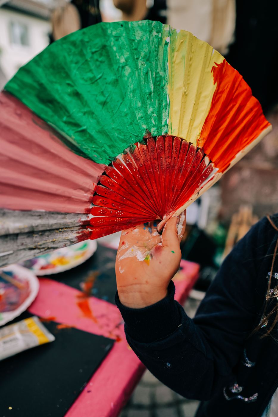 Spanischer Fächer in den Farben der Flagge