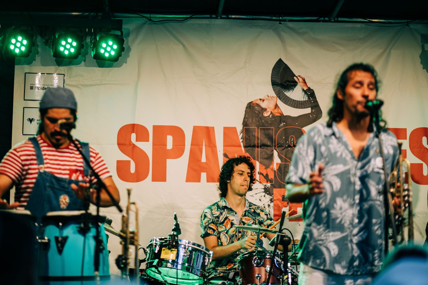 Live-Band auf der Bühne beim Spanischen Fest